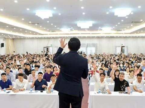 Dừng bán khóa học, doanh thu công ty dạy làm giàu giảm 90%