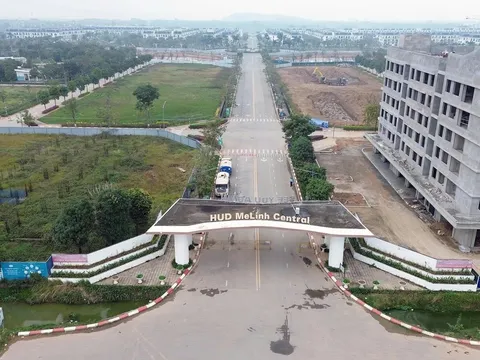 Sau 2 năm khởi công, NƠXH đình trệ và trơ móng ở HUD Mê Linh Central