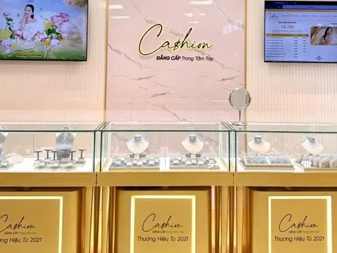 Sau tuyên bố không đủ điều kiện duy trì mô hình cũ, một chuỗi cửa hàng kim cương lớn ở TP.HCM mở cửa trở lại