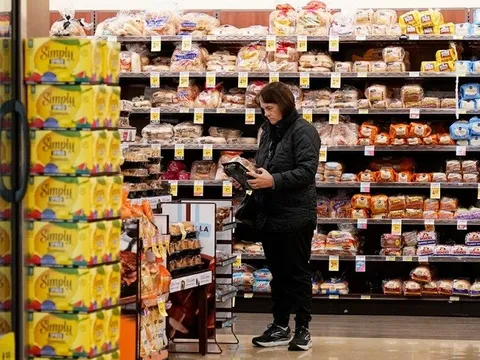 Người Mỹ lo mất việc, Fed lo lạm phát: Kinh tế Mỹ căng như dây đàn!