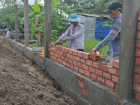 Dựng tường, làm hàng rào gây cản trở hàng xóm có thể bị phạt tới 10 triệu đồng