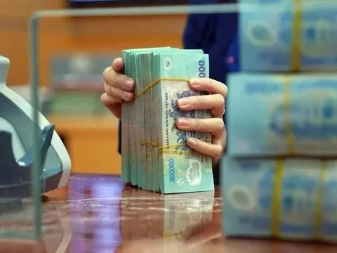Lãi suất liên ngân hàng bất ngờ vọt lên 7%/năm, NHNN bơm ròng gần 48.000 tỷ đồng