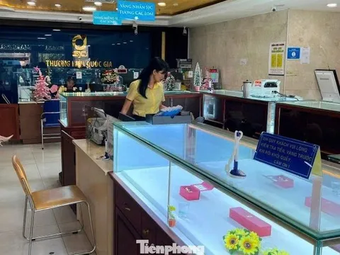 Nhiều tiệm vàng TP.HCM bất ngờ vắng như chùa Bà Đanh – vì sao?
