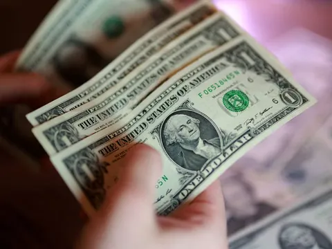 Chính thức siết mạnh mua bán USD tự do: Người dân cần đặc biệt lưu ý điều này để tránh bị phạt tới 100 triệu và tịch thu toàn bộ tiền