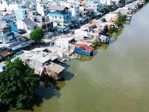 TP.HCM chuẩn bị “đại di dời” 40.000 căn nhà ven kênh: Chi hơn 166.000 tỷ, tăng tốc xây loạt nhà xã hội, khu tái định cư
