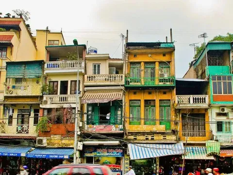 Nhiều khu vực giá nhà phố Hà Nội chạm 1 tỷ đồng/m²: Kỷ lục mới, ai dám xuống tiền?