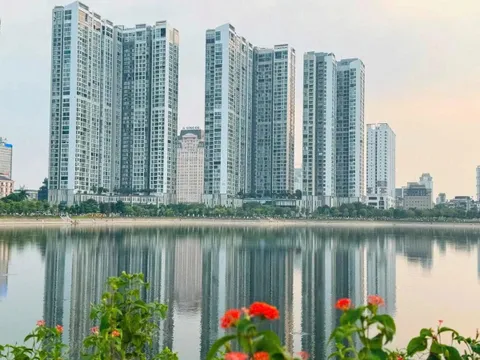Nghịch lý bất động sản Hà Nội: Giá căn hộ tăng 25%/năm, thu nhập chỉ tăng 9%, người trẻ bao giờ mới mua nổi nhà?