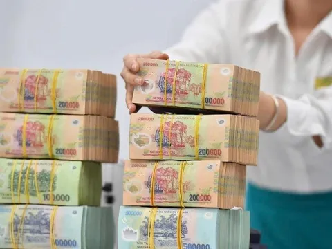 Doanh nghiệp Việt “ôm núi tiền” gửi ngân hàng kiếm nghìn tỷ mỗi năm