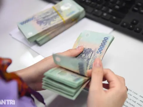 Sau cam kết giữ mặt bằng lãi suất thấp, một ngân hàng bất ngờ tăng mạnh huy động lên 8%/năm