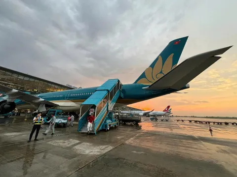 Mùa cao điểm hàng không: Hành khách “ngồi trên đống lửa” vì delay triền miên