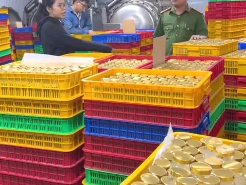 Bắt giám đốc công ty sản xuất hơn 400.000 sản phẩm yến giả bán tràn lan trên TikTok, Facebook