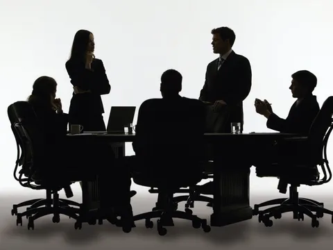 Rúng động Chứng khoán Hòa Bình: Nhóm lãnh đạo bị tố “rút ruột” gần 6.000 tỷ