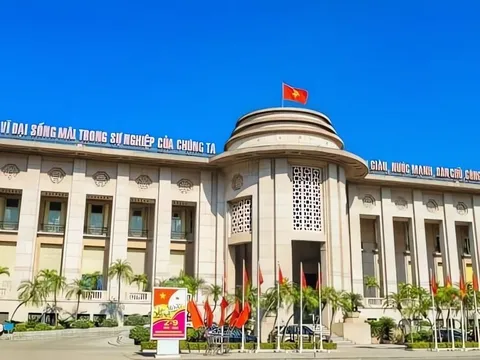 NHNN siết chặt mua bán nợ: Công ty con ngân hàng không được “ôm” đất quá 5 năm