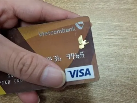 Cảnh báo chiêu lừa mới liên quan thẻ tín dụng: Tráo chip thần tốc, mất tiền lúc nào không hay!