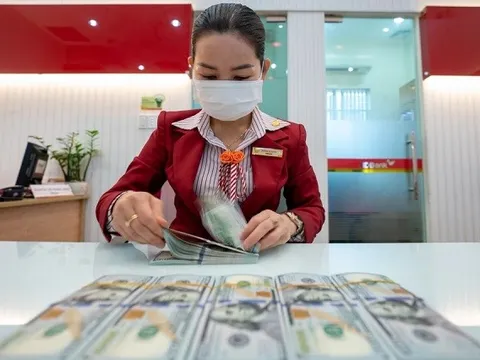 USD “nóng rực”: Ngân hàng bán kịch trần, chợ đen vượt 27.000 đồng