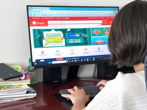 Bán hàng online quên kê khai thuế, chủ shop bị phạt nặng: Cần lưu ý gì?