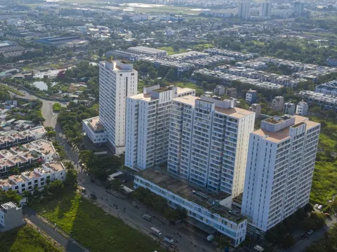 Giá nhà tăng phi mã, sao người trẻ vẫn đổ xô mua căn hộ?