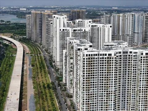 Thành ủy TP.HCM ra quy định mới: Chỉ phê duyệt công trình đông người khi đáp ứng bãi đỗ xe và kết nối giao thông công cộng