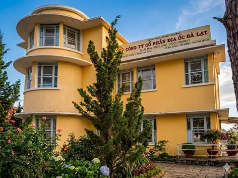Địa ốc Đà Lạt bị cảnh báo, hạn chế giao dịch nhưng vẫn muốn huy động 500 tỷ đồng từ phát hành cổ phiếu. Chuyện gì đang xảy ra?