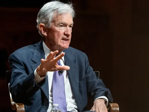 Fed lên tiếng sau “cú sốc dầu”: Chưa cần tăng lãi suất, thị trường thở phào