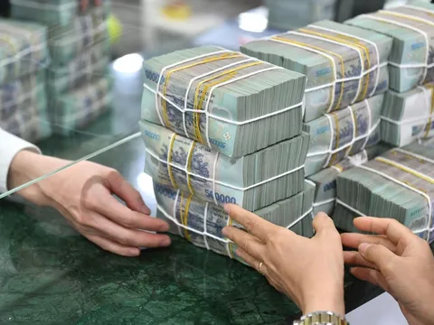 Nghịch lý ngân hàng: Tài khoản ngày càng nhiều, tiền nằm trong tài khoản lại ít đi
