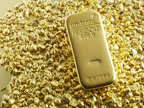 Vàng giảm 25% từ đỉnh, USD tăng mạnh: Nhà đầu tư quốc tế đang trú ẩn vào đâu?