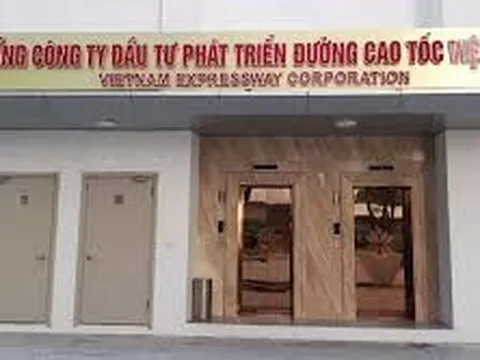 Phó Chủ tịch VSE-Ông Trần Văn Thế “quay xe”, bán sạch cổ phiếu – rời cuộc chơi: Tín hiệu gì cho nhà đầu tư?