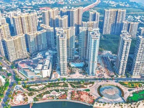 Thanh khoản còn yếu, vì sao doanh nghiệp địa ốc vẫn ồ ạt bung hàng?