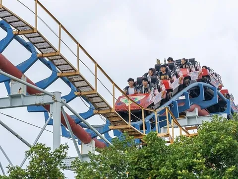 Đầm Sen “tụt dốc”: Chủ quản lỗ 5 quý liên tiếp, doanh thu giảm mạnh