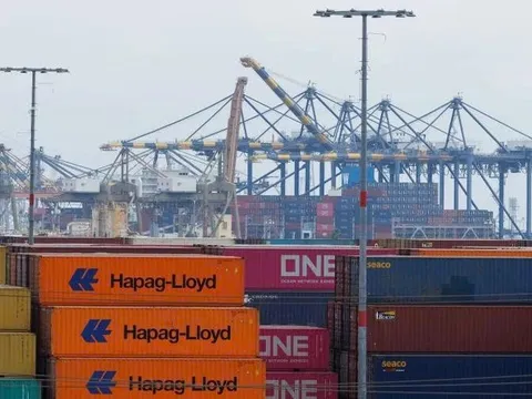 Hàng Trung Quốc "né thuế" Mỹ: Tràn sang ASEAN, EU, UAE