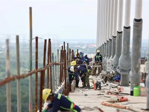 Giá vật liệu “nhảy múa”, nhà thầu kêu trời – cả ngành xây dựng đòi “đại phẫu” luật!