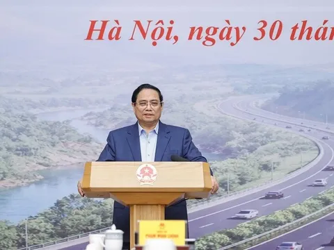 Thủ tướng “siết” tiến độ cao tốc: Không chấp nhận cảnh 1 km đường mà cả chục nhà thầu cùng làm