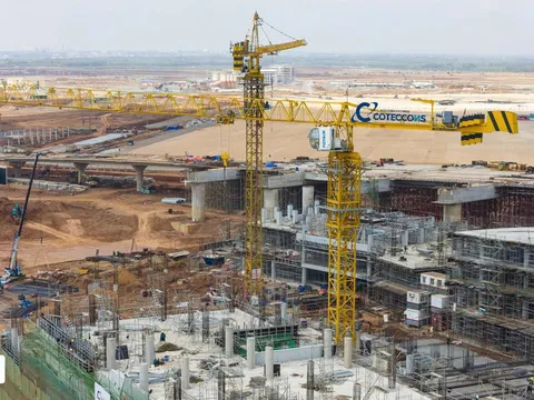 Đầu tư công bùng nổ, nhà thầu xây dựng thắng lớn hay chỉ “làm nhiều lời mỏng”?