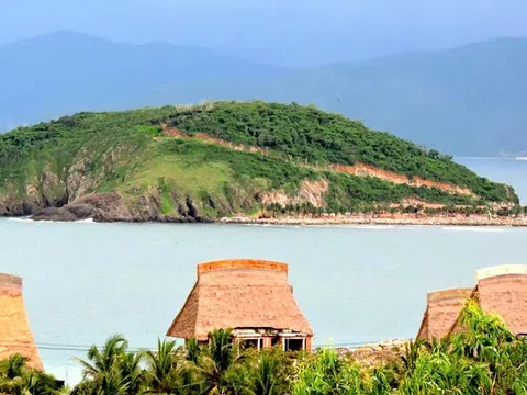 Xâm hại vịnh Nha Trang: Đất lấn biển tại Hòn Rùa bị thu hồi nhưng 6 năm vẫn 'án binh bất động'?