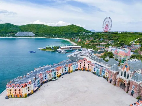 Chuỗi nghỉ dưỡng của ông Phạm Nhật Vượng hướng tới doanh thu 16.000 tỷ, lợi nhuận 1.500 tỷ, tương đương 44 tỷ mỗi ngày