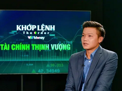 VN-Index vượt 1.300 điểm, nhưng nhà đầu tư nhỏ lẻ vẫn "đứng hình" – vì sao?
