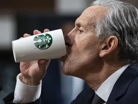 Câu chuyện cuộc đời ông chủ Starbucks…!