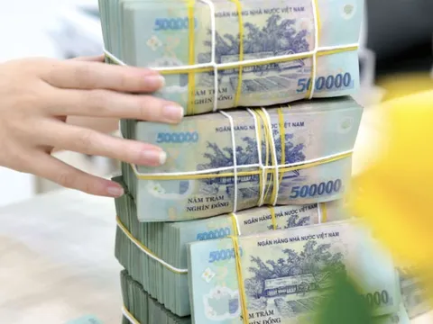Tiền gửi dân cư lập kỷ lục mới: Hơn 10,38 triệu tỷ đồng đang nằm trong ngân hàng