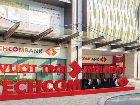 Drama mất 26,5 tỷ tại VCB và TCB: Techcombank trắng án, khách hàng khóc ngất!