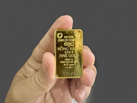 Giá vàng hôm nay 1/7: Vàng phi nước đại, nhà đầu tư cần tỉnh táo!