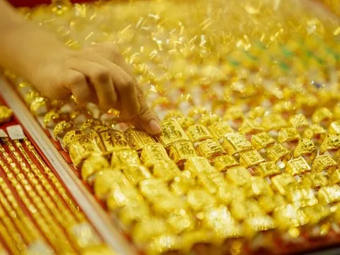 Trung Quốc có thể mua vàng gấp 10 lần công bố: Dự trữ thật lên tới 5.000 tấn? Giá vàng “phi mã” không phải tự nhiên!