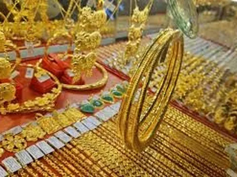 Giá vàng sáng 10/1: BẬT MẠNH, mỗi lượng tăng tới 1–1,5 triệu đồng
