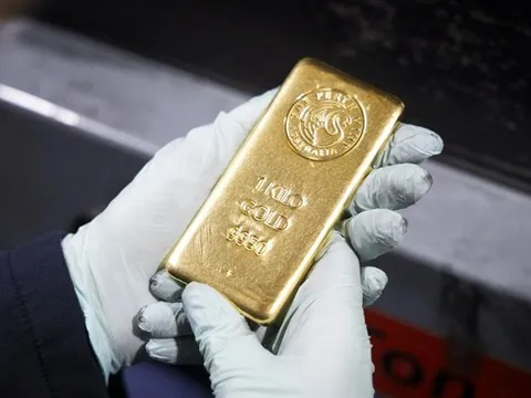 Vàng bị “xé đôi” giữa chiến tranh và lãi suất: Cơ hội mới hay cái bẫy cho nhà đầu tư?