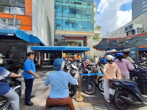 Sau biến động mạnh của thị trường: SJC thất thủ trước làn sóng bán vàng