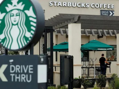Starbucks – từ “ông lớn” khuấy đảo đến cú trượt dài trên bản đồ cà phê