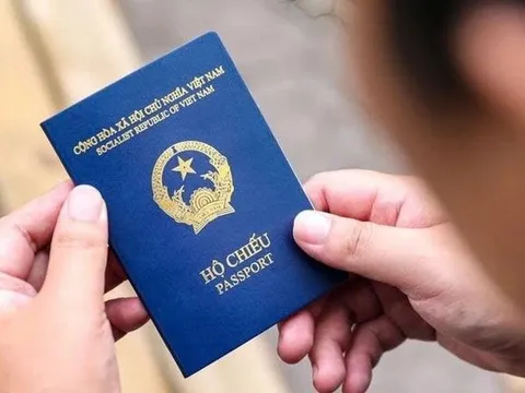 TỪ 1/1/2026: Ngân hàng ngừng giao dịch với khách Việt dùng hộ chiếu