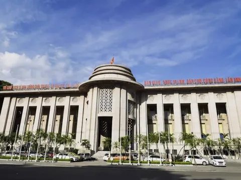 NHNN hút ròng hơn 17 nghìn tỷ, lãi suất qua đêm rơi tự do