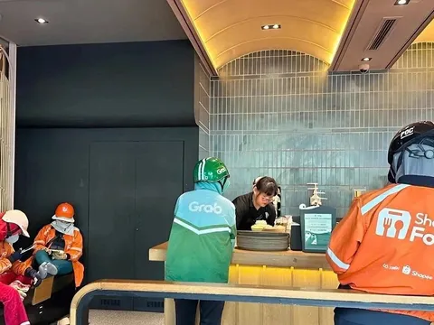 Người Việt chi 2,1 tỷ USD đặt đồ ăn qua app năm 2025: ShopeeFood – GrabFood chia nhau gần 96% thị phần