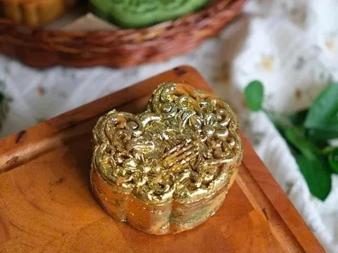 Bánh trung thu dát vàng 24K giá tiền triệu vẫn “cháy hàng”