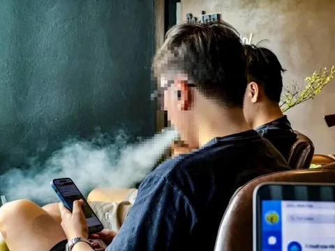 Chính thức: Hút thuốc lá điện tử bị phạt tới 5 triệu, “chứa chấp” có thể lên 10 triệu đồng